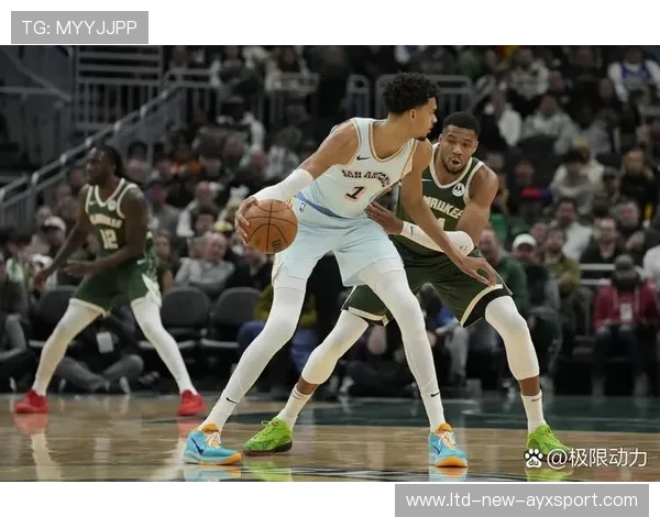 NBA雄鹿字母哥攻筐气势惊人